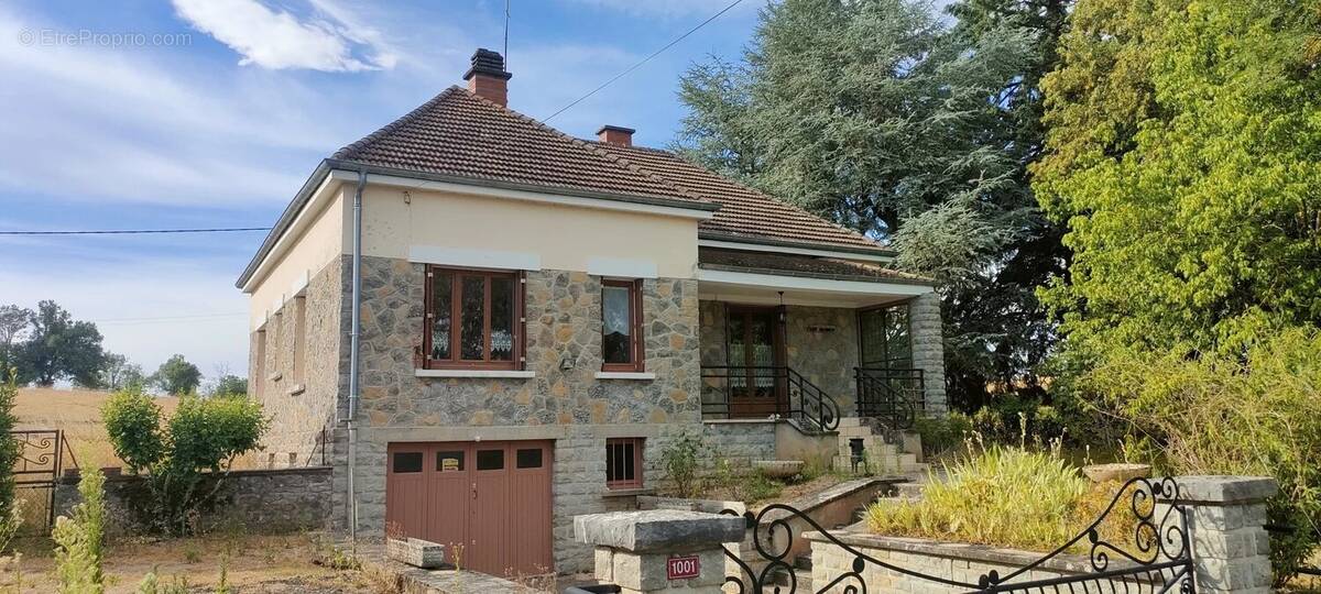 Maison à VENDENESSE-LES-CHAROLLES