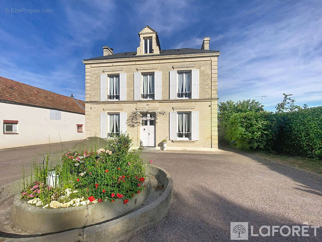 Maison à PETIVILLE