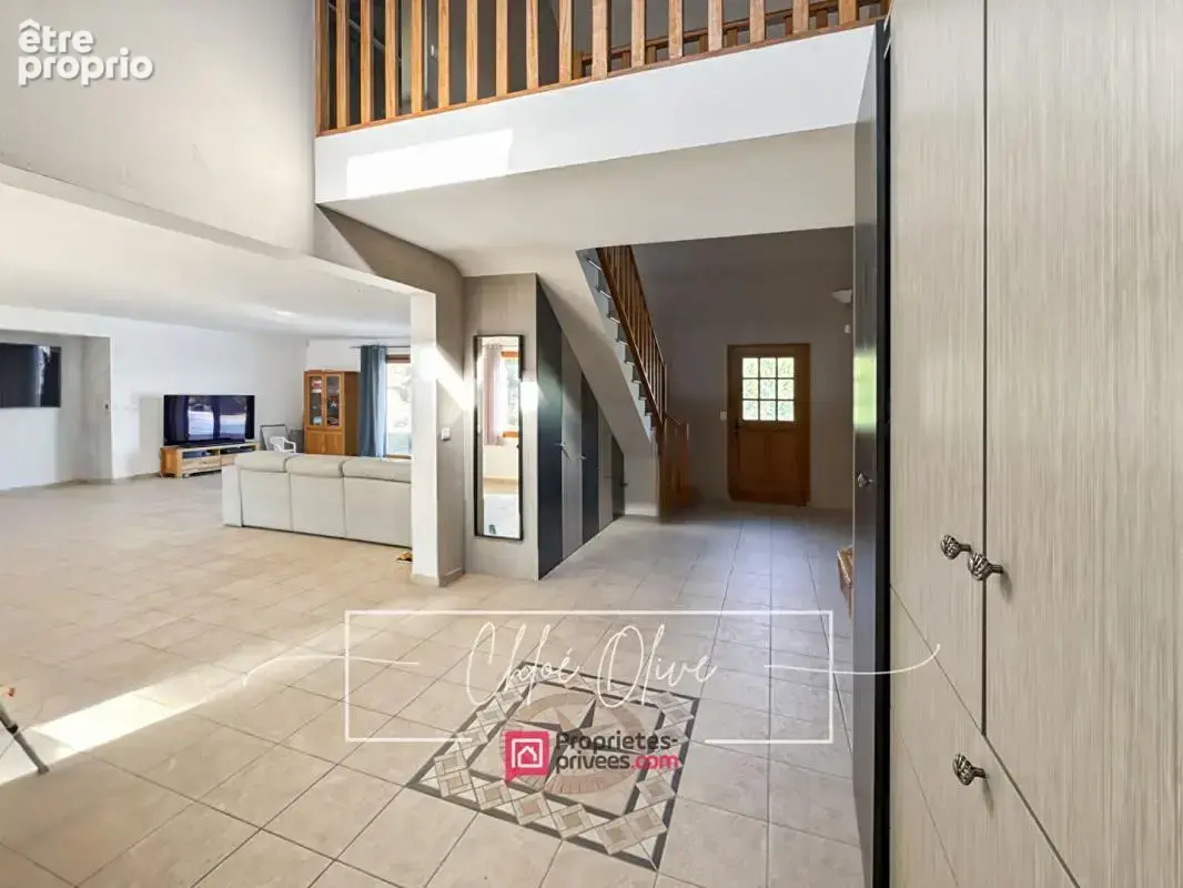 Maison familiale 310 m² , piscine- vue dégagée , crécy-la-chapelle - photo 2
