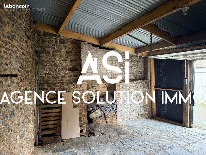 Parking à LOUVIGNE-DU-DESERT