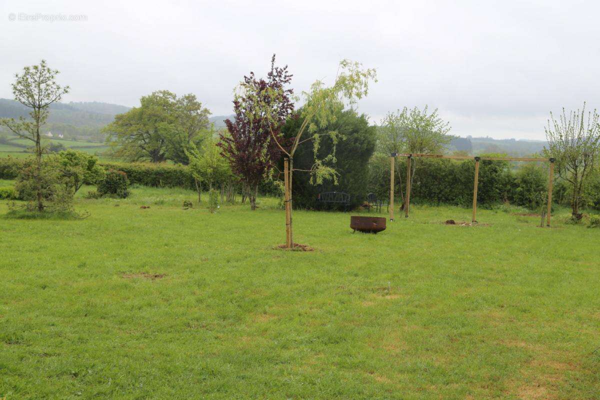 Maison à SAINT-HILAIRE-EN-MORVAN