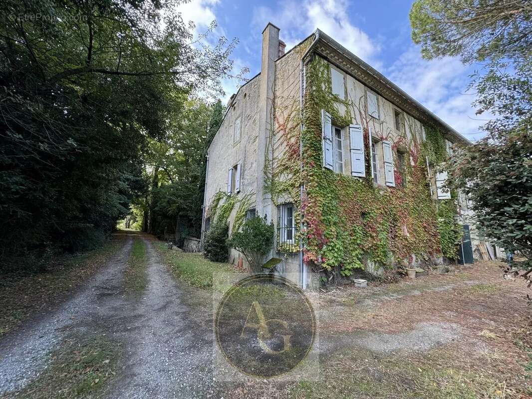 Maison à VILLENEUVE-LA-COMPTAL