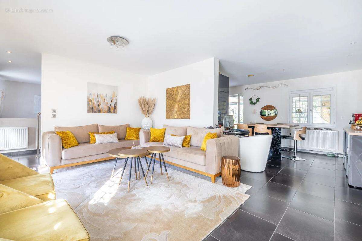 Maison à SAINTRY-SUR-SEINE