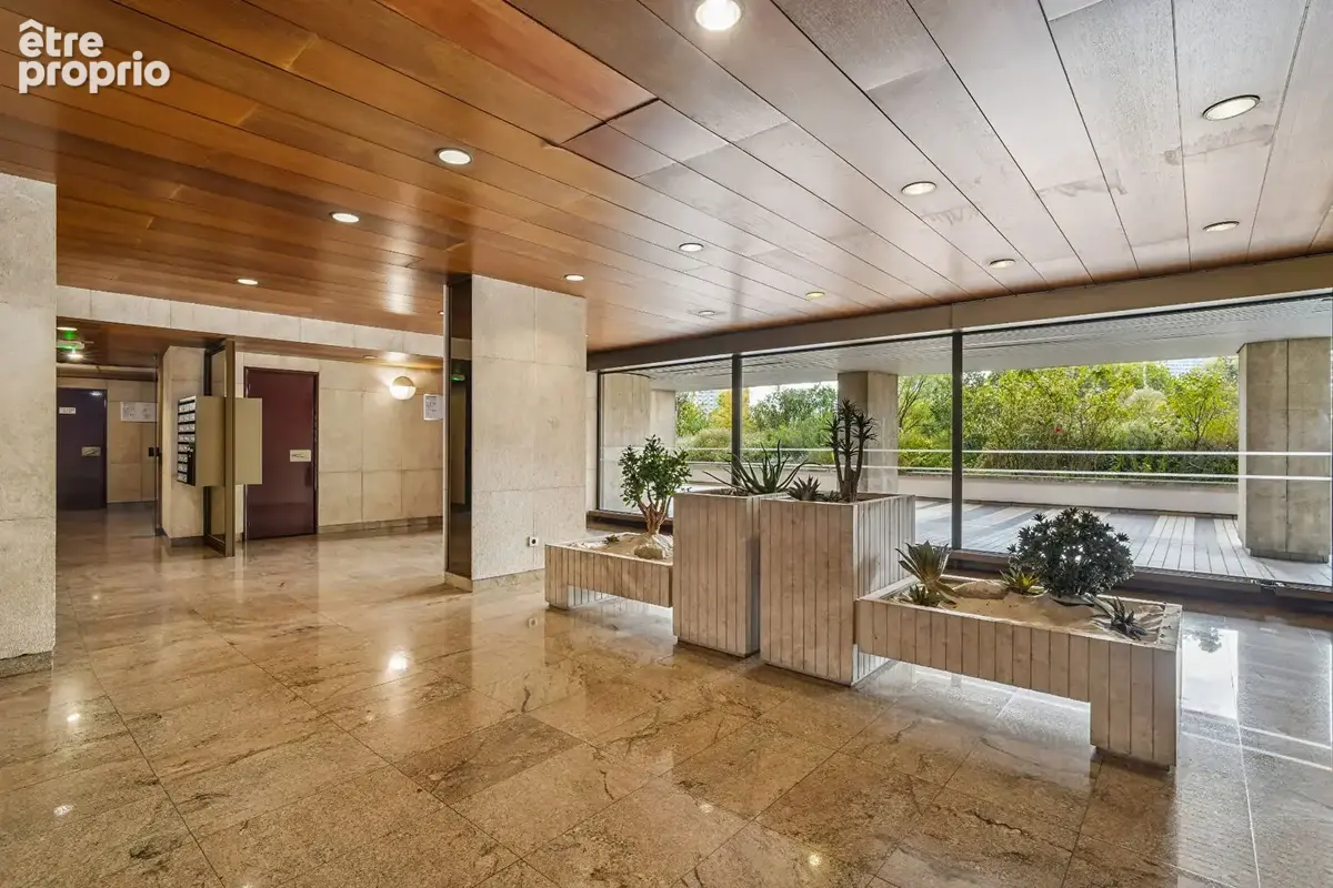 Appartement à PARIS-16E