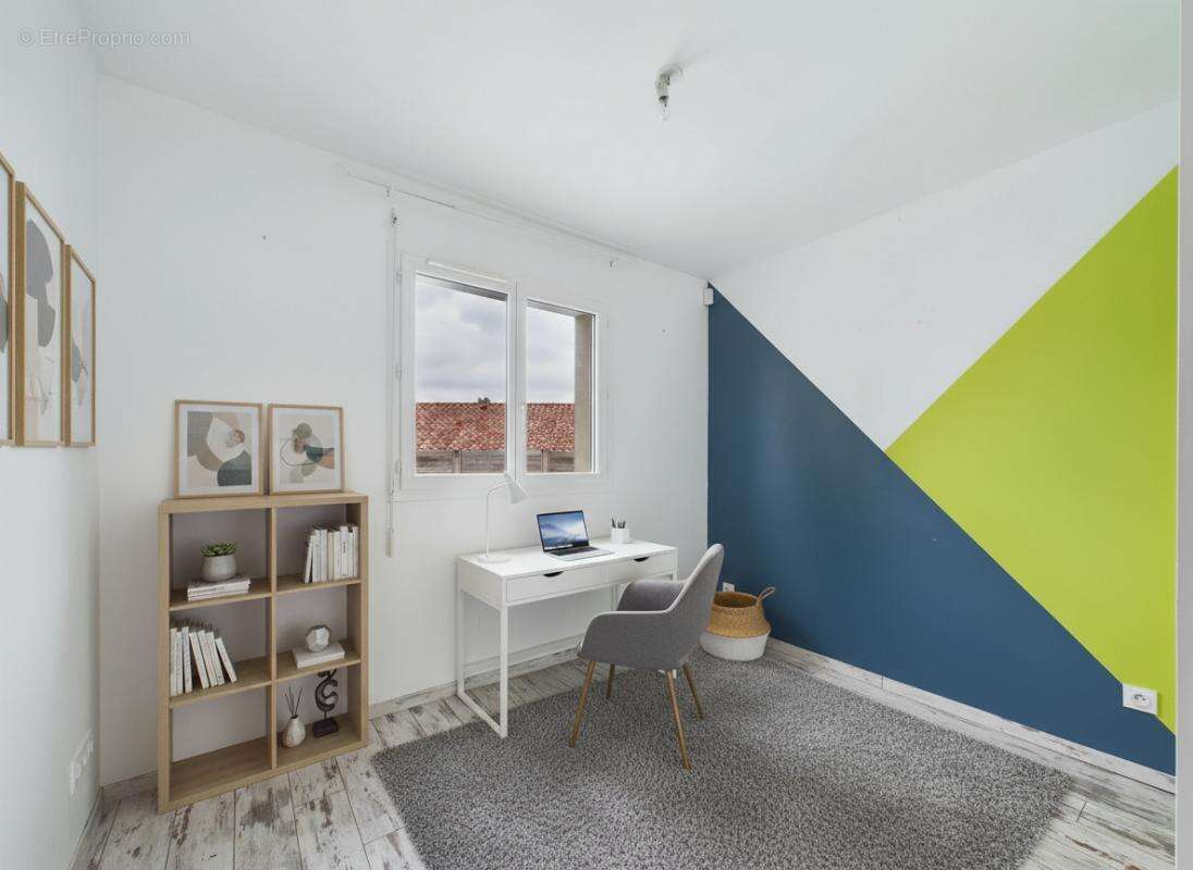 Maison à SAINT-YZAN-DE-SOUDIAC