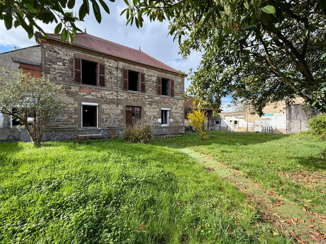 Maison à SAINT-SYLVESTRE-PRAGOULIN