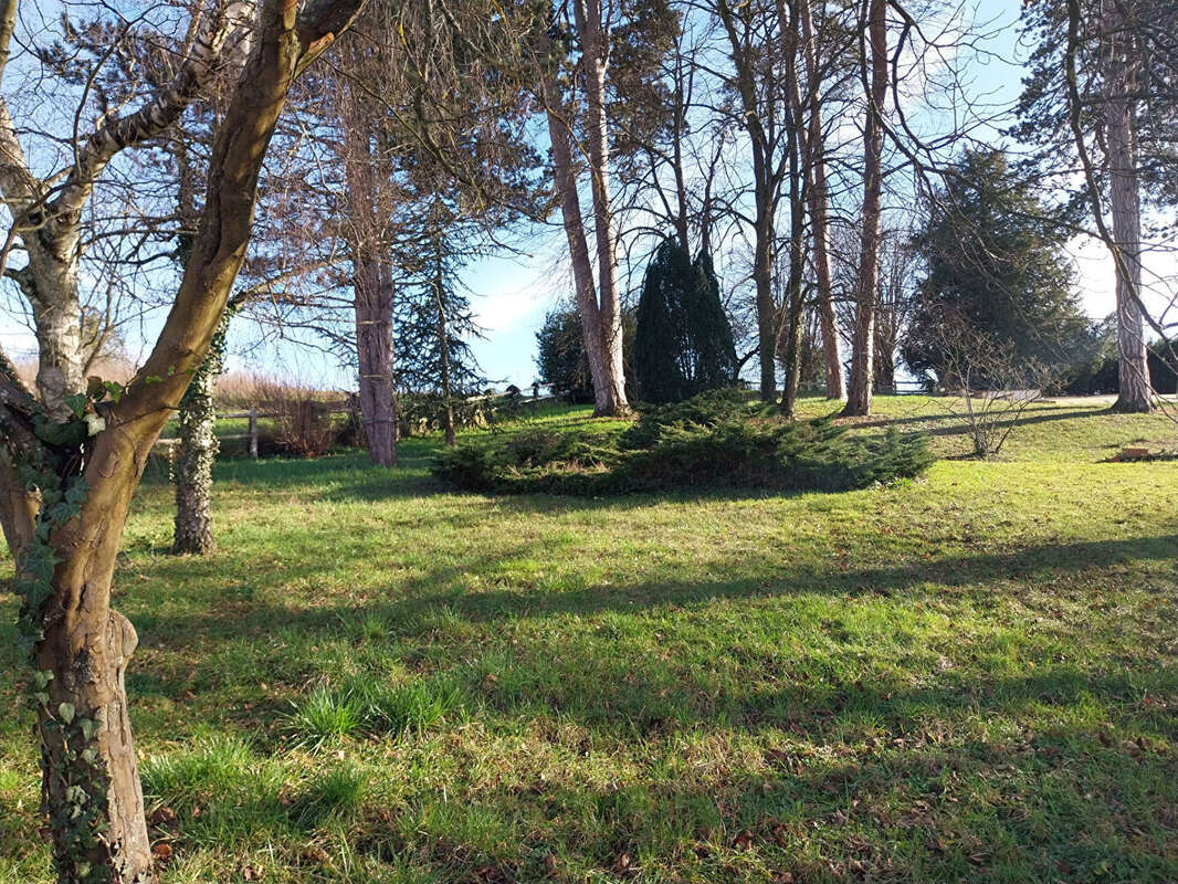 Terrain à PONT-EVEQUE