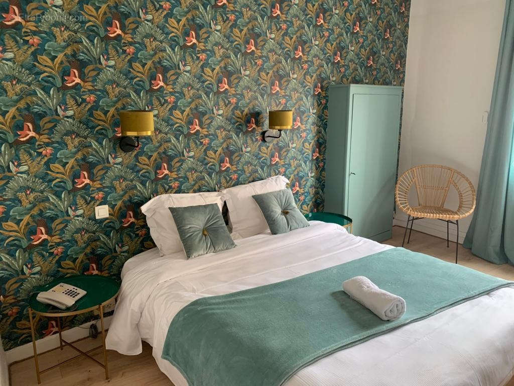 Commerce à PARAY-LE-MONIAL