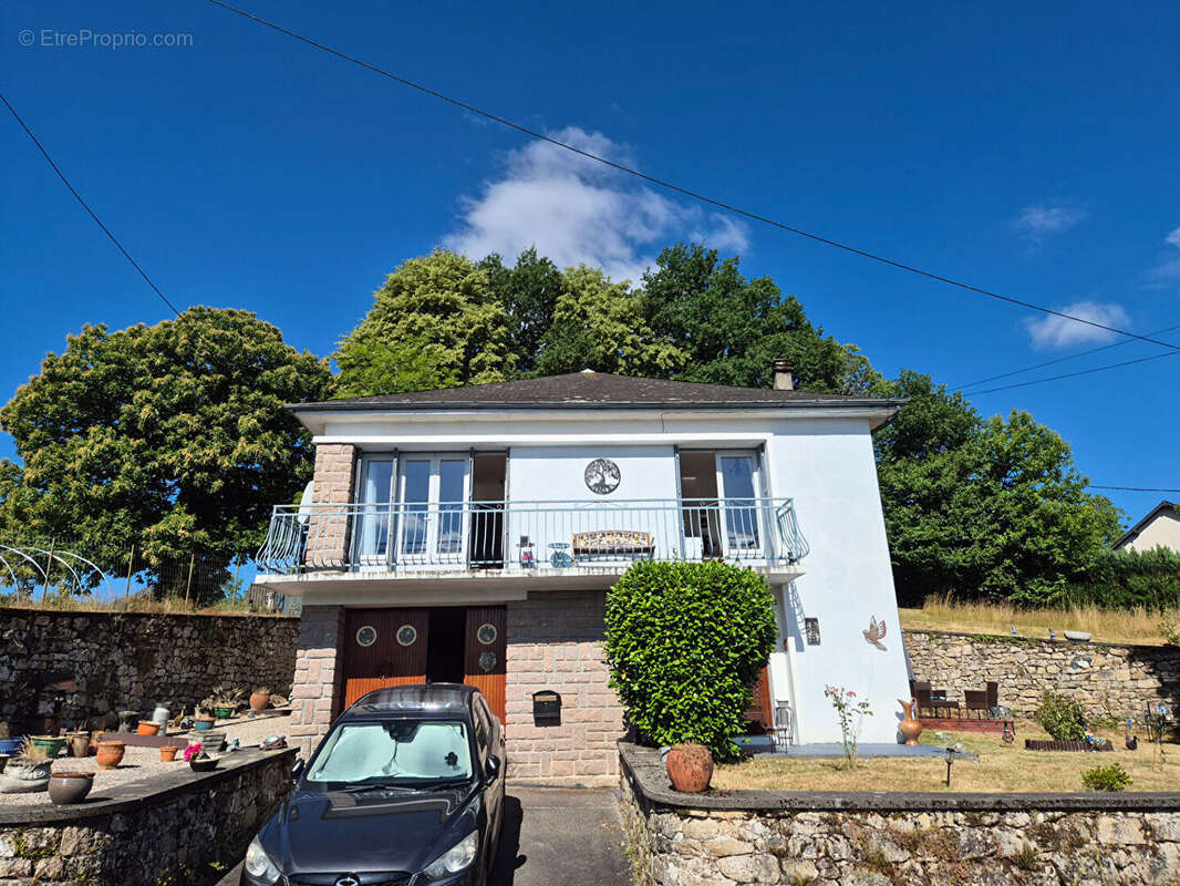 CORRÈZE. TREIGNAC. Belle maison de 3 chambres avec garage et jardins de 1 079 m² - photo 2