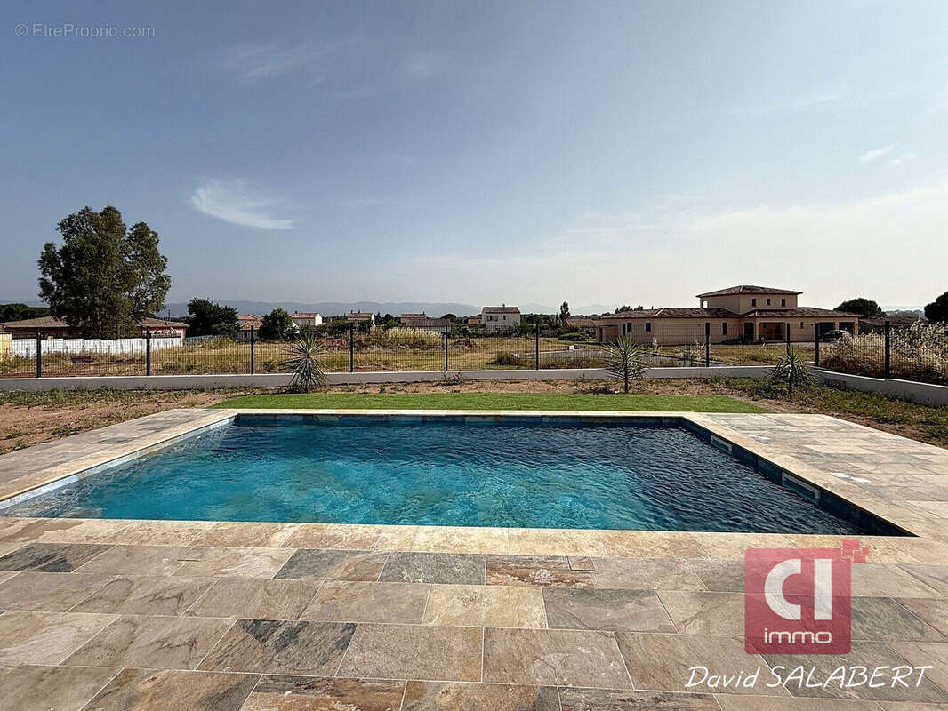 Villa contemporaine neuve avec vue dégagée  avec piscine. Exposition plein sud. VIDAUBAN - photo 2