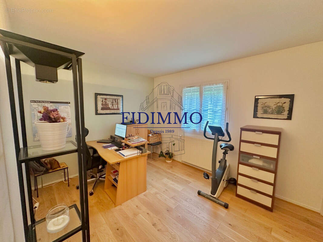 Maison à CHENNEVIERES-SUR-MARNE