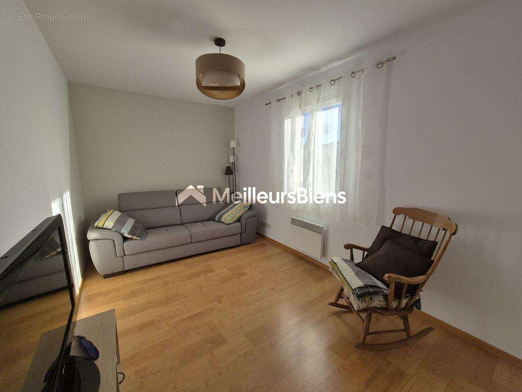 Maison à PEZILLA-LA-RIVIERE