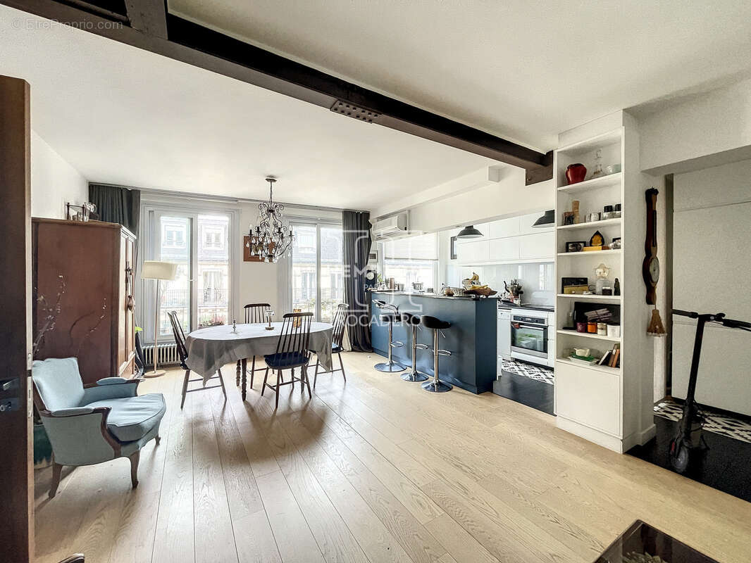 Appartement à PARIS-16E