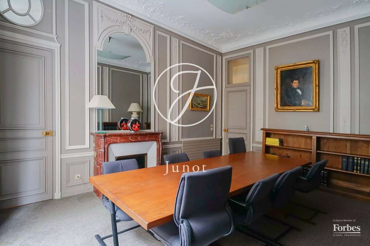 Paris 16e - IENA /  PLACE DES ETATS-UNIS -  Appartement mixte à vendre - 18 pièces - 452,64m² Carrez. - photo 24