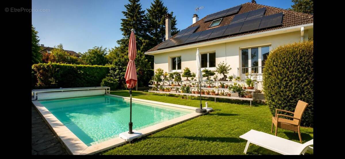 Maison à NIVOLAS-VERMELLE