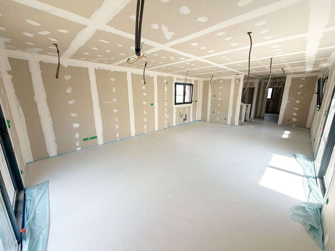 Villa 5 pièces de 111 m2 avec piscine intérieure - photo 10