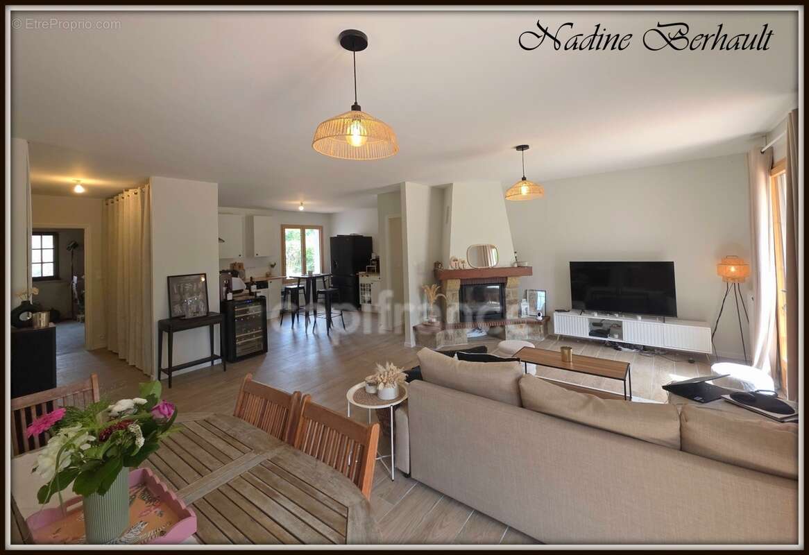 Maison à vendre 4 pièces LORRIS (45), réno 2023, piscine, séjour cheminée sur cuisine US, PAC, panneaux et prise voiture élec - photo 2