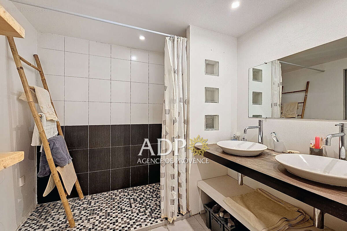 Maison à SAINT-CEZAIRE-SUR-SIAGNE