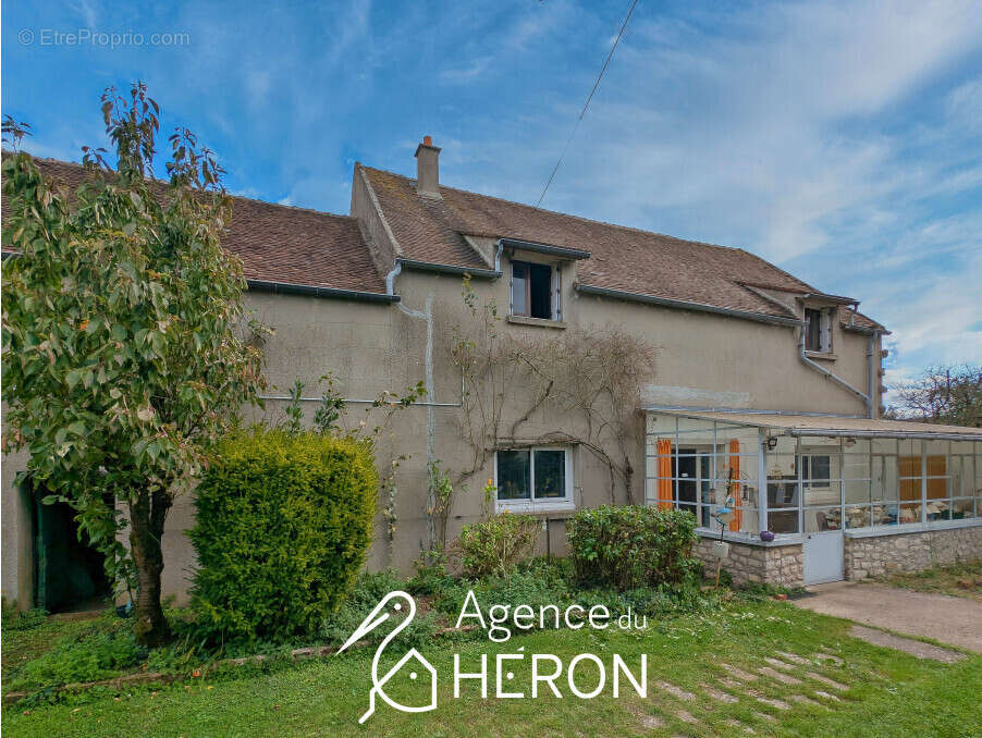 Maison à LA MADELEINE-SUR-LOING