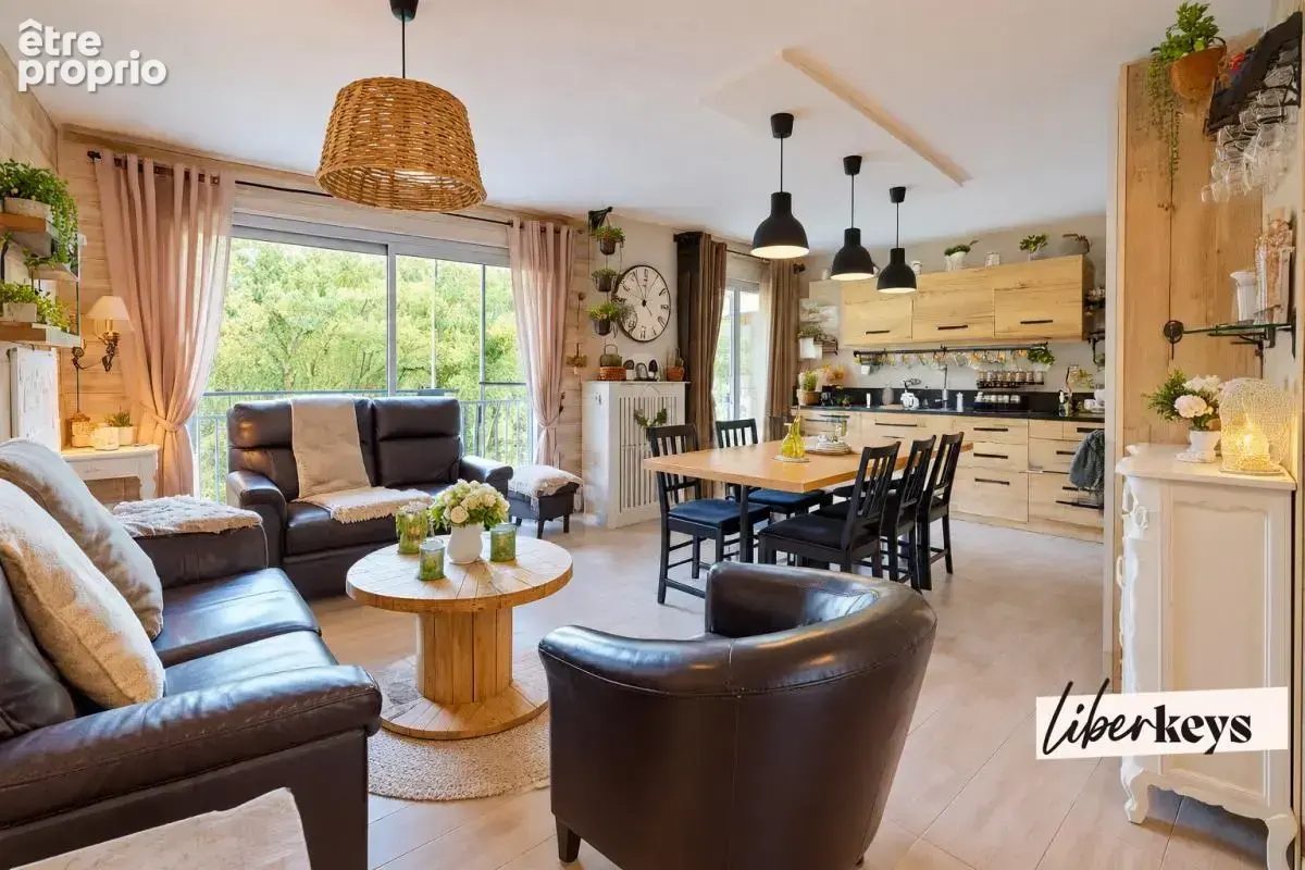 Tremblay-en-France - F2 48,89 m² - Entièrement rénové, dernier étage, balcon et vue dégagée - photo 1