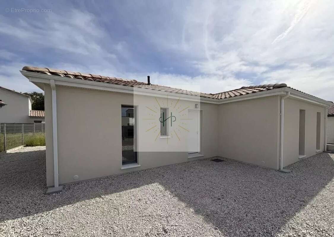 Maison 100 m² à Allan  - photo 2