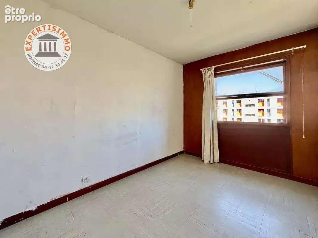 T3 traversant à rénover – balcon – prix très compétitif - photo 3