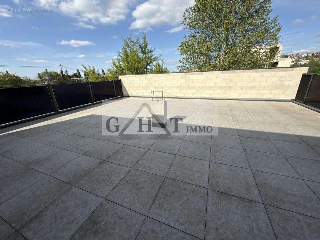 Commerce à VIGNEUX-SUR-SEINE