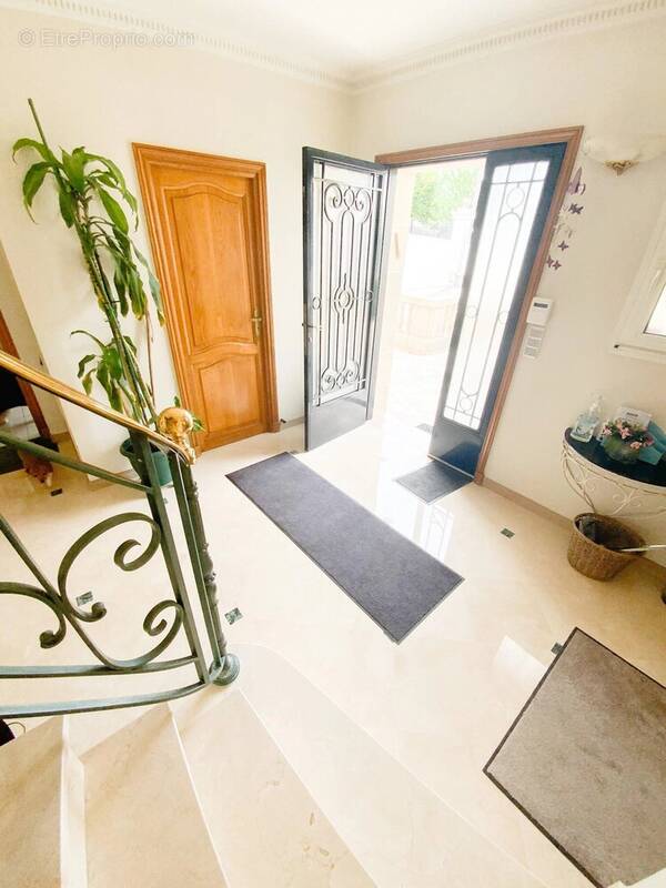 Maison secteur mairie - proche ecoles et commerces - photo 2