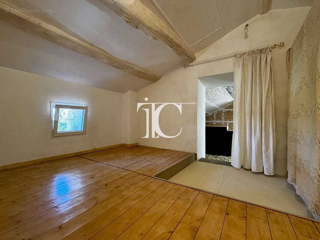 Maison à BERRIAS-ET-CASTELJAU