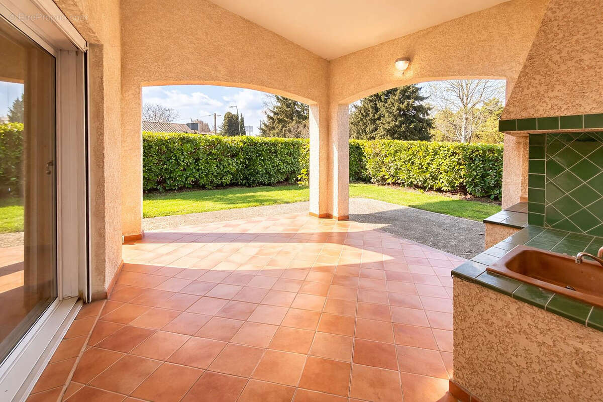 Carcassonne - proche centre-ville - maison d'architecte 154 m2 - terrain 600 m2 sans vis a vis - photo 2