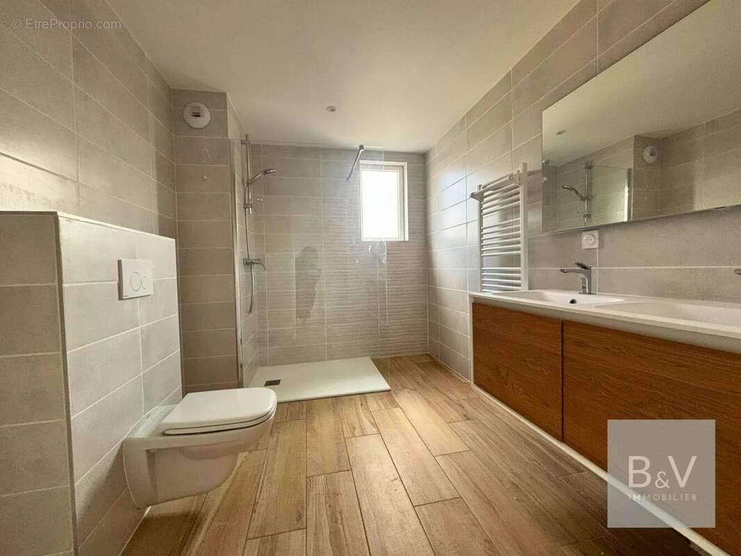 Appartement à SAINT-LAURENT-DU-VAR