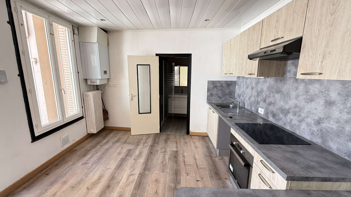 Investissement locatif à Vichy - Immeuble 3 appartements 4 garages - photo 8