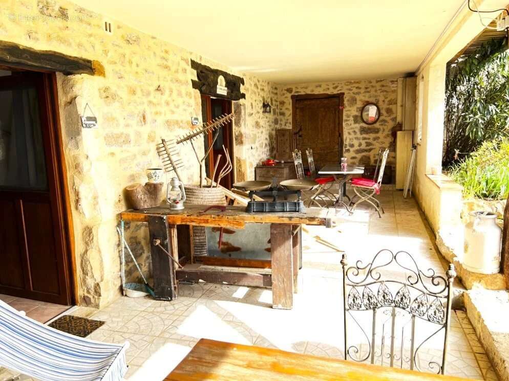 Maison à SAINT-CIRQ-LAPOPIE