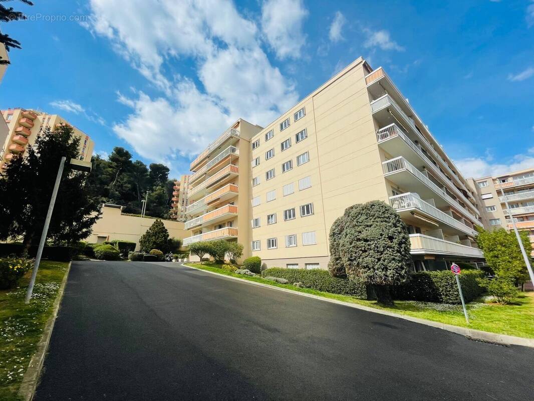 Appartement à SAINT-LAURENT-DU-VAR