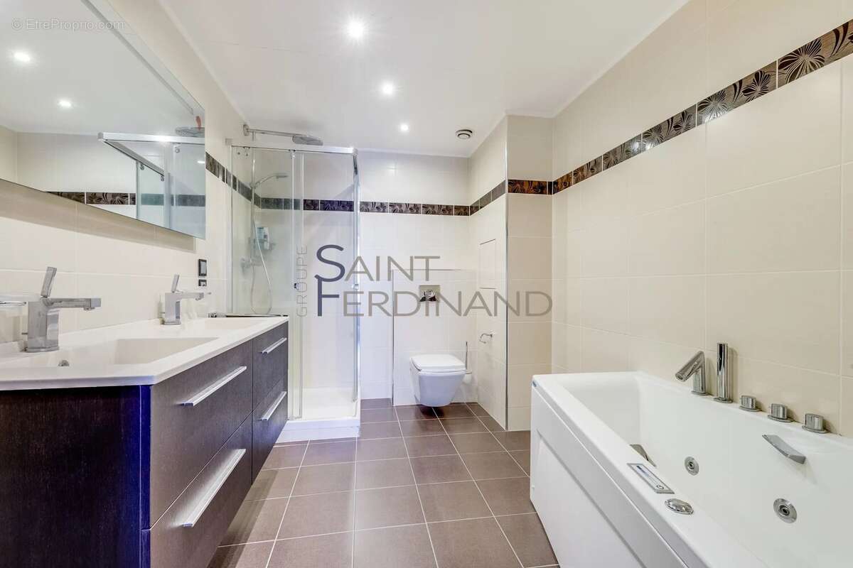 Appartement à PARIS-8E