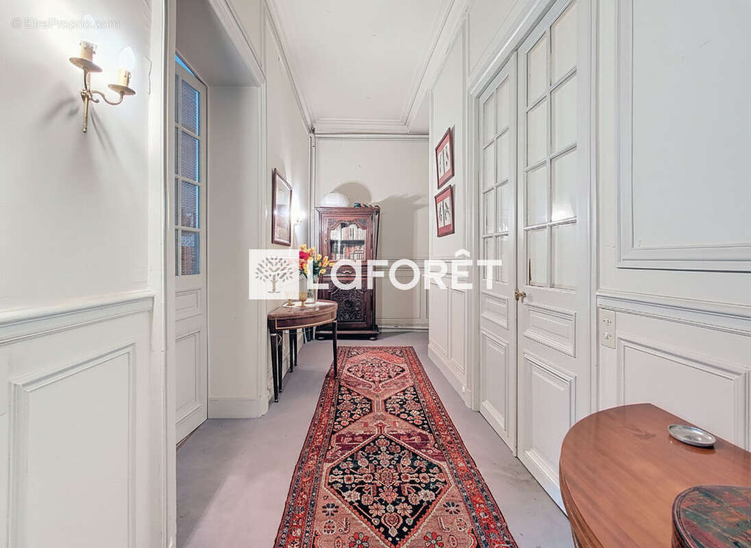 Appartement à PARIS-8E