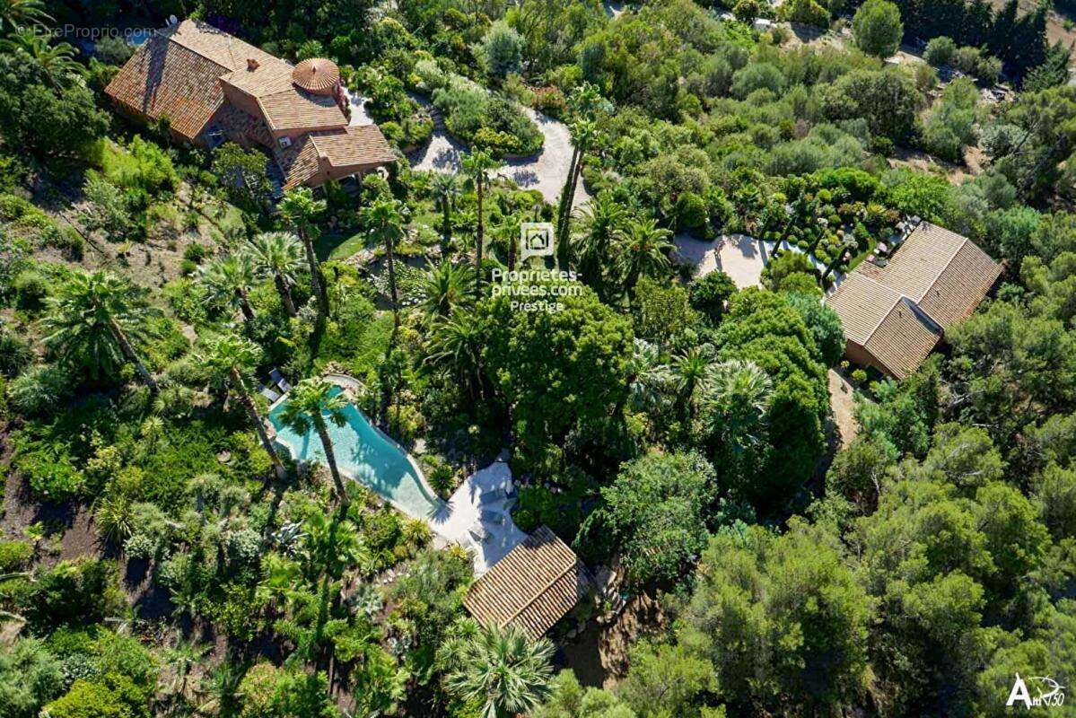 Maison à CARQUEIRANNE