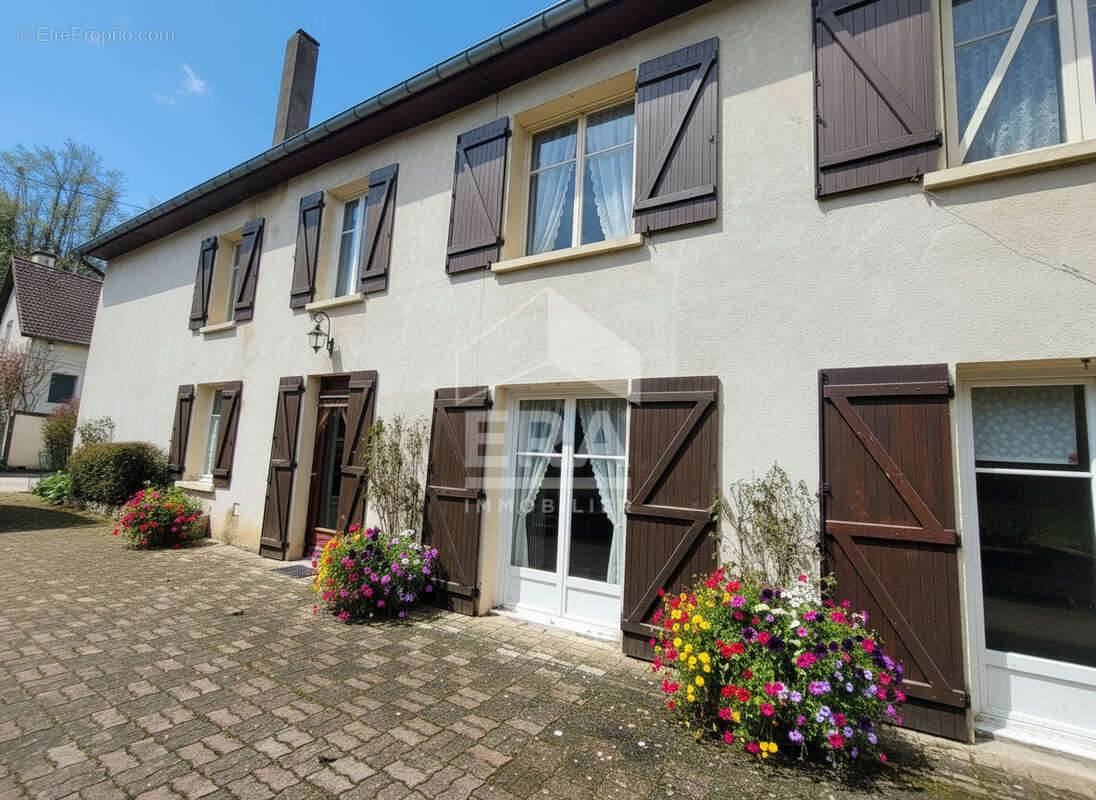 Maison à FONTENOIS-LES-MONTBOZON