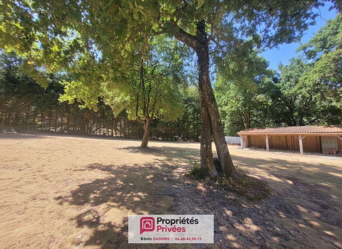 GARAT (16410) : Terrain constructible de 1200m2 + carport - photo 2