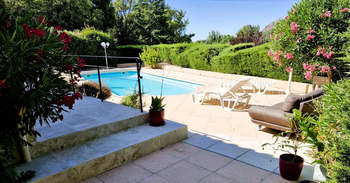 Maison à BAGNOLS-EN-FORET