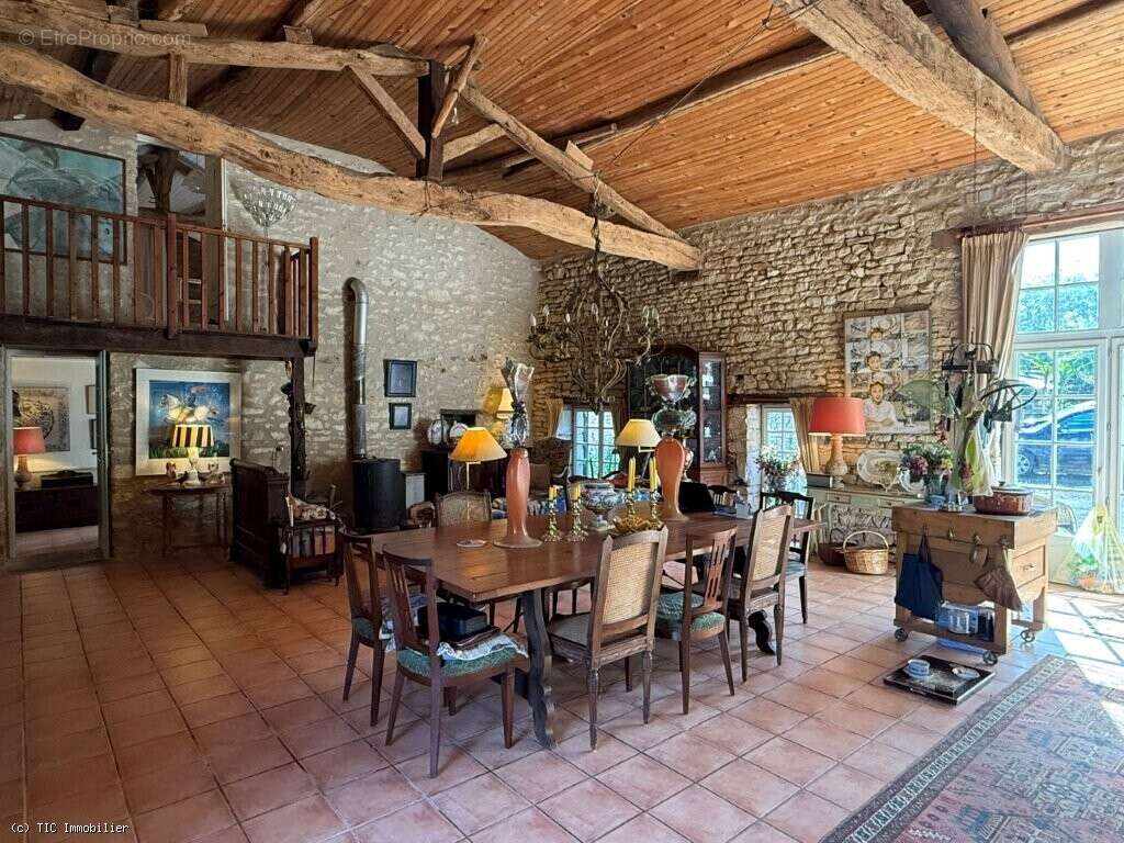 Maison à CHAMPAGNE-MOUTON