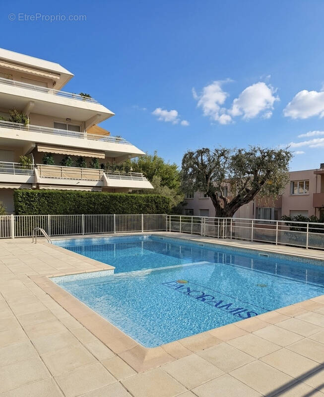 Appartement à SAINT-LAURENT-DU-VAR