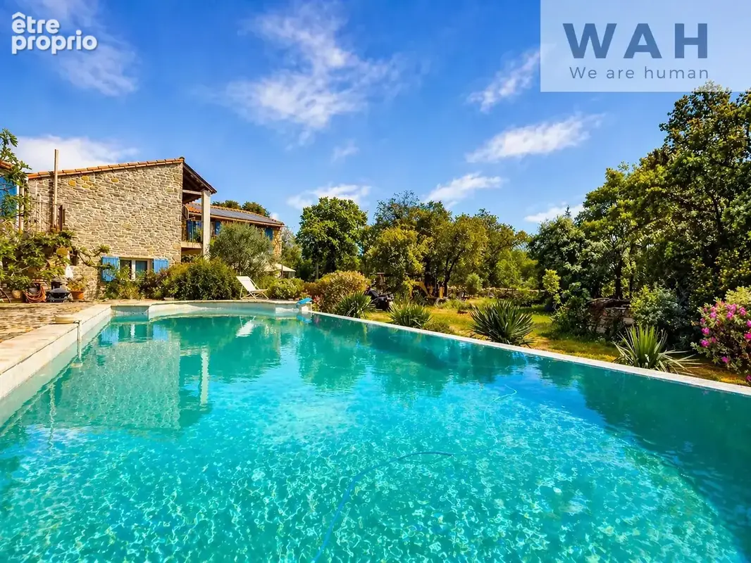 Mas de caractère  (maison + 3 gites) avec piscine et panneau - photo 7