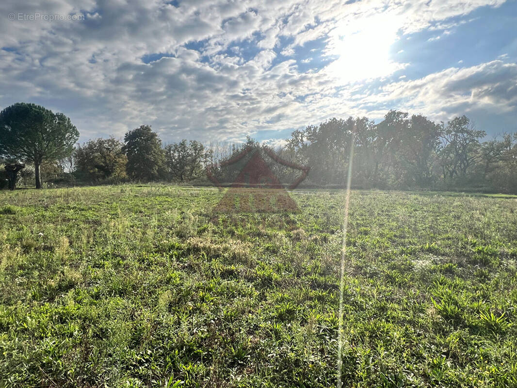 Terrain à SAINT-VICTOR-DE-MALCAP