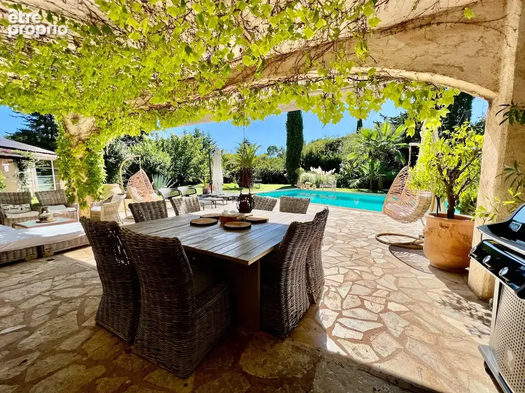 Villa moderne de 346m2 pleine de charme, au calme absolu situé à 500 mètres de Mougins - photo 2