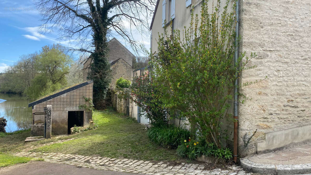 Dpt Yonne (89), à vendre MASSANGIS Charmante maison prête à vivre avec vue sur le Serein - 4 chambres - Garage - photo 21