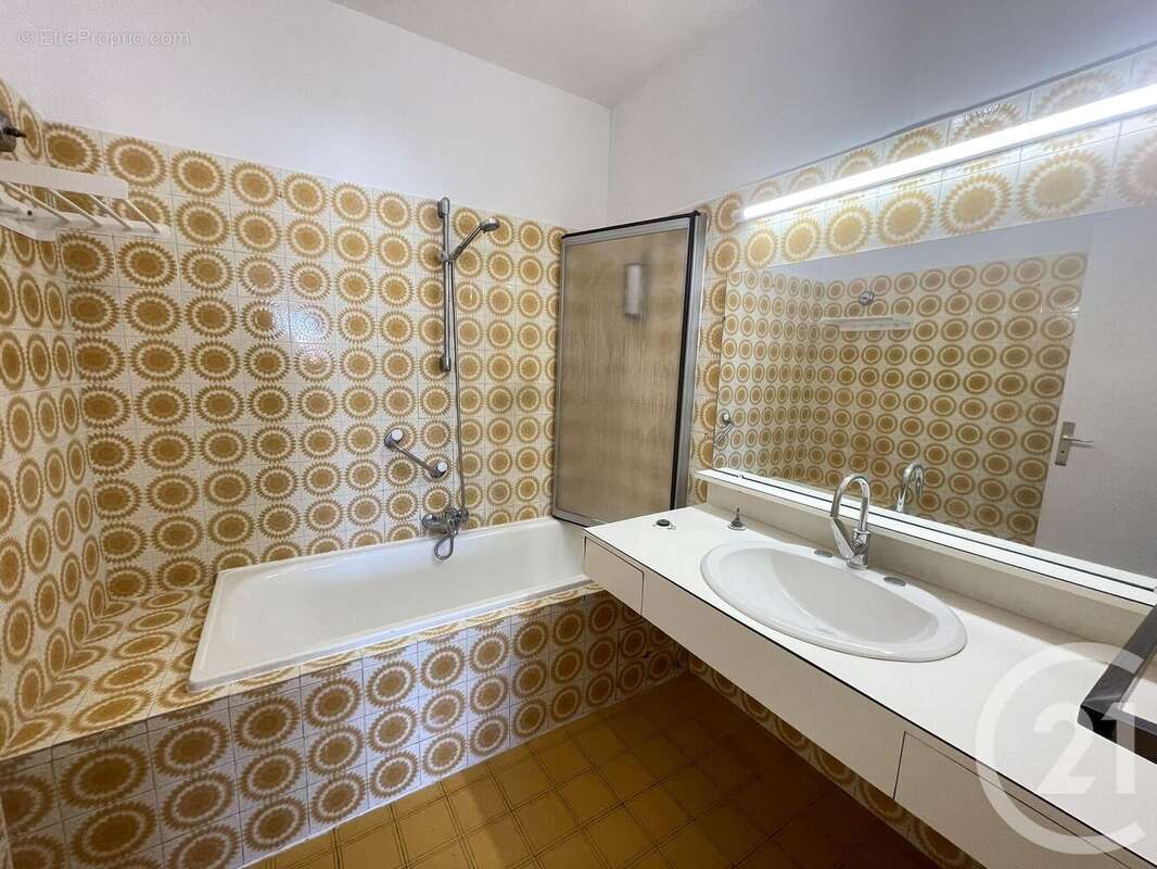 Appartement à SAINT-LAURENT-DU-VAR