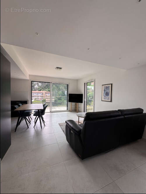 Appartement à EZE