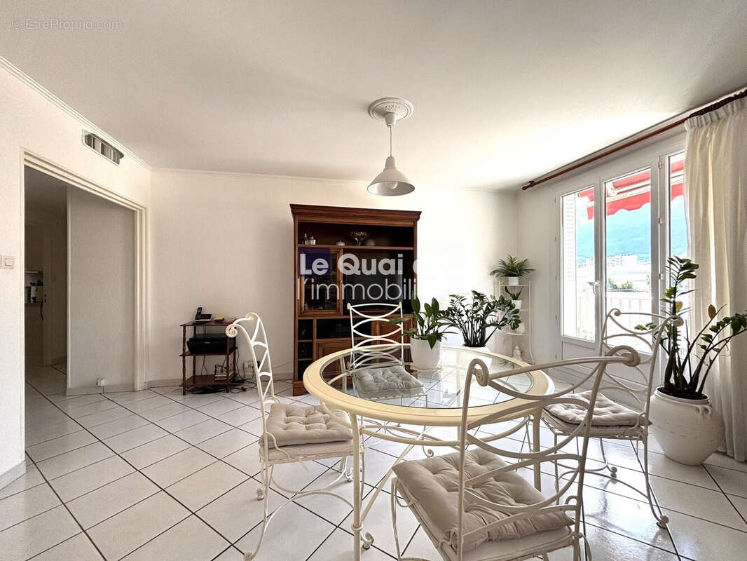 Appartement à LE PONT-DE-CLAIX
