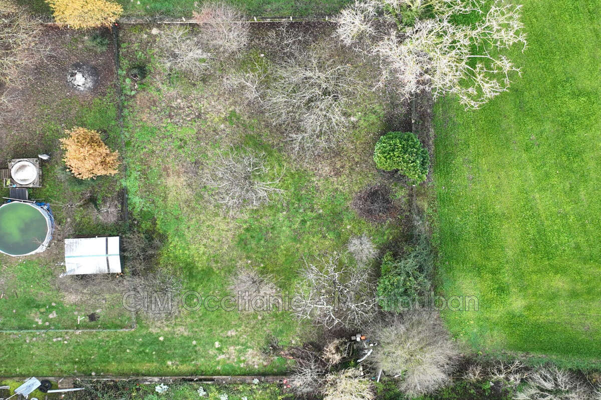 Terrain à SAINT-ETIENNE-DE-TULMONT